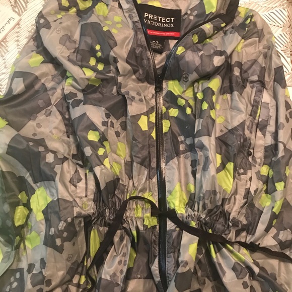 Victorinox Jackets & Blazers - Victorinox camo travel poncho M/L